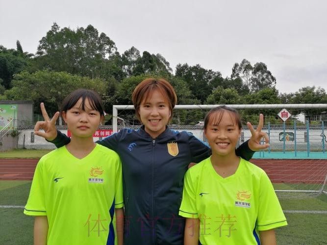 “不止于足球竞技”——女乙球队走进成都中小学校园 “不止于足球竞技”——女乙球队走进成都中小学校园