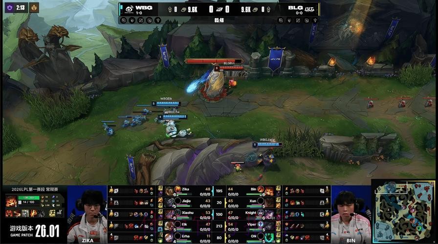 WBG下路强行越塔击杀JiaQi，但随后TES中野支援击杀WBG两人